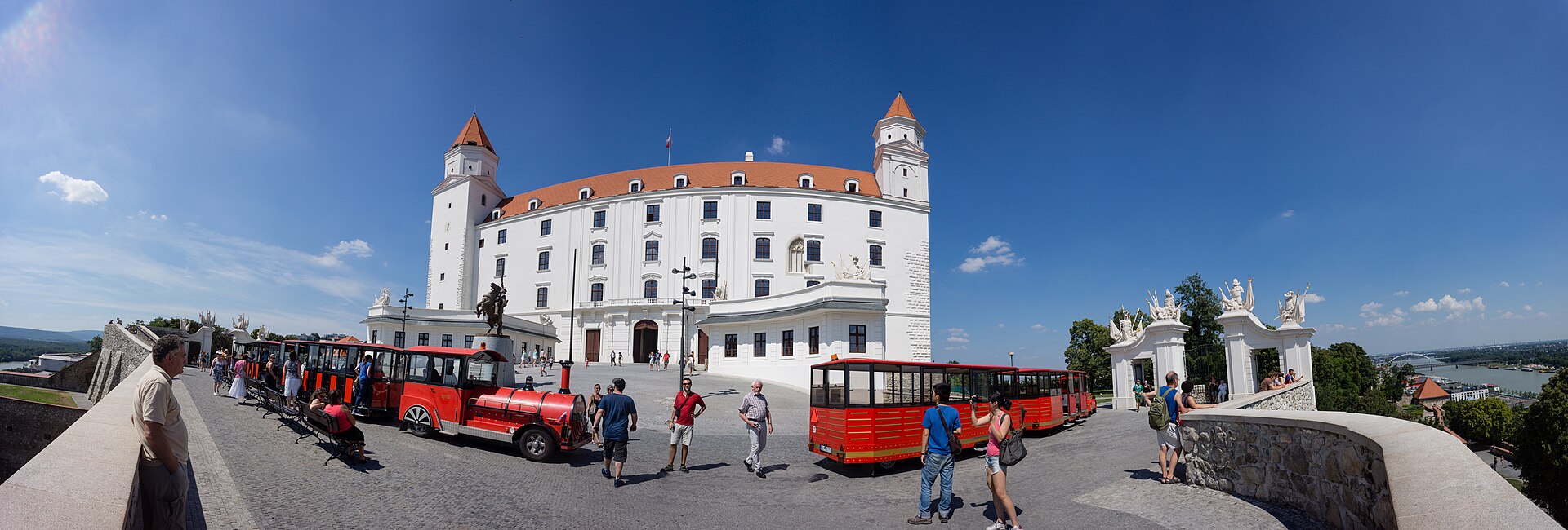 Nádvorie Bratislavského hradu